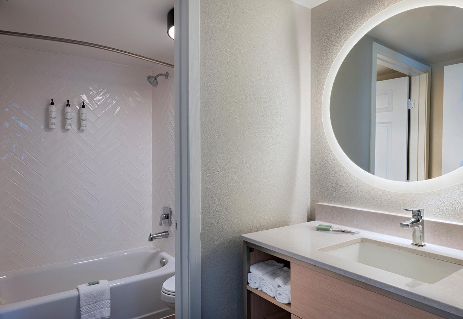 Towneplace Suites By Marriott Колидж Стейшън Екстериор снимка