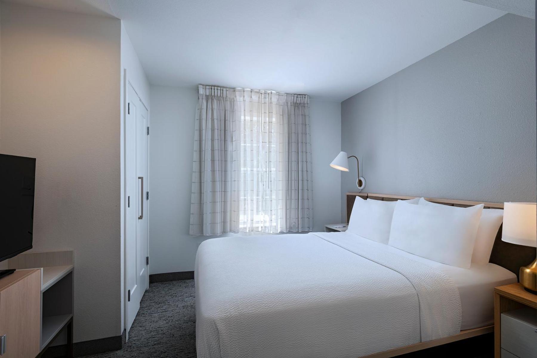 Towneplace Suites By Marriott Колидж Стейшън Екстериор снимка