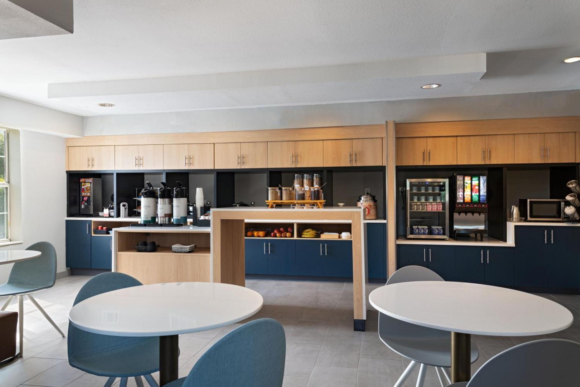Towneplace Suites By Marriott Колидж Стейшън Екстериор снимка