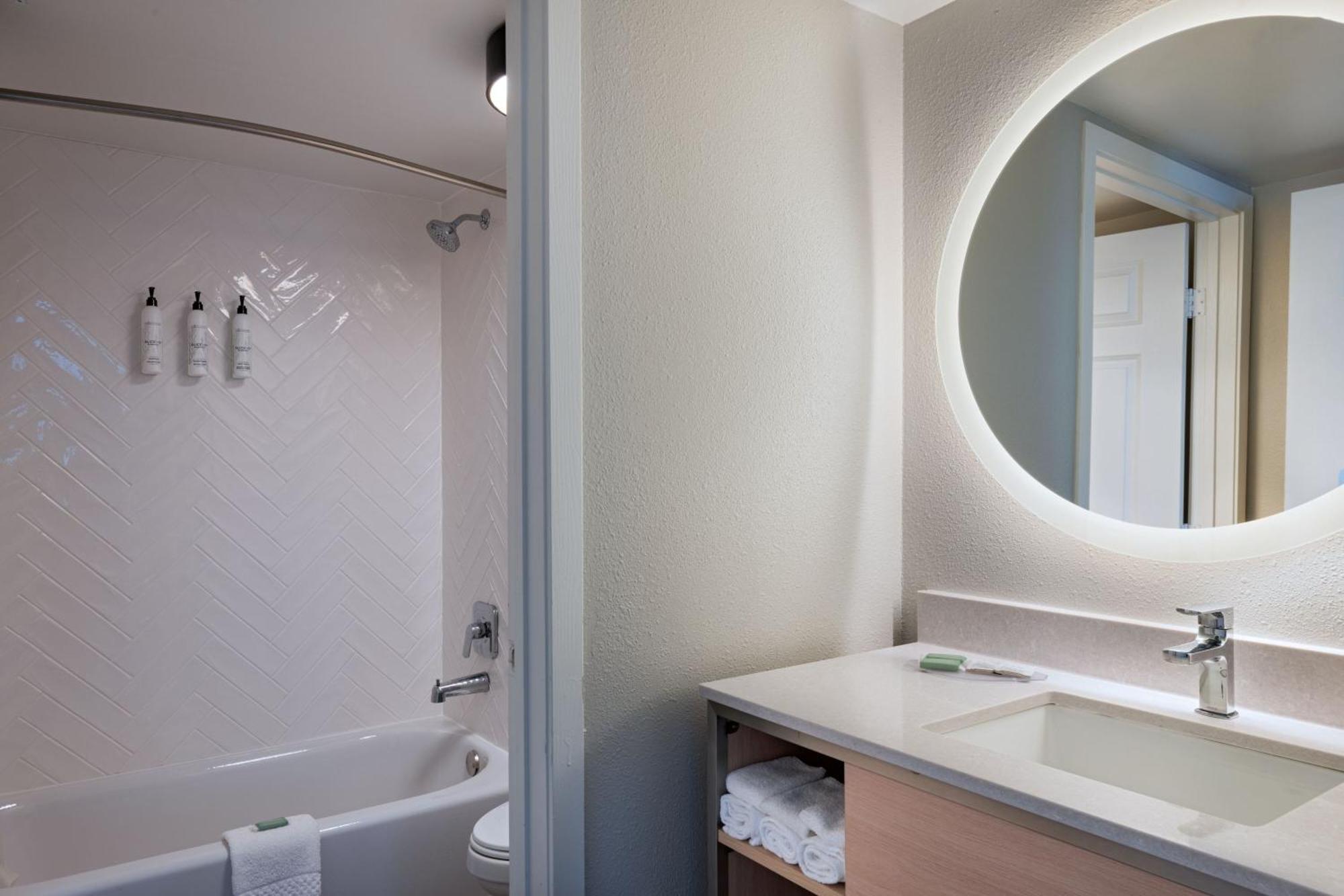 Towneplace Suites By Marriott Колидж Стейшън Екстериор снимка