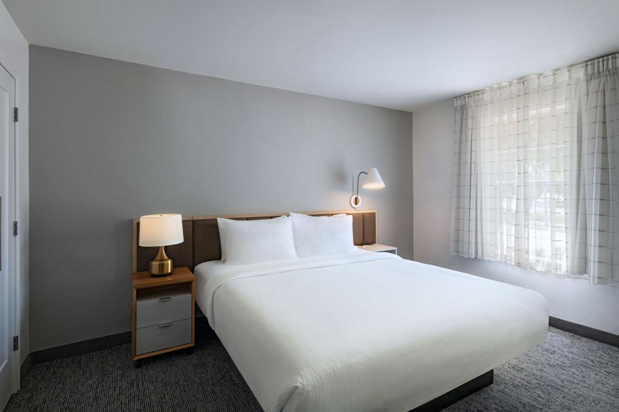 Towneplace Suites By Marriott Колидж Стейшън Екстериор снимка