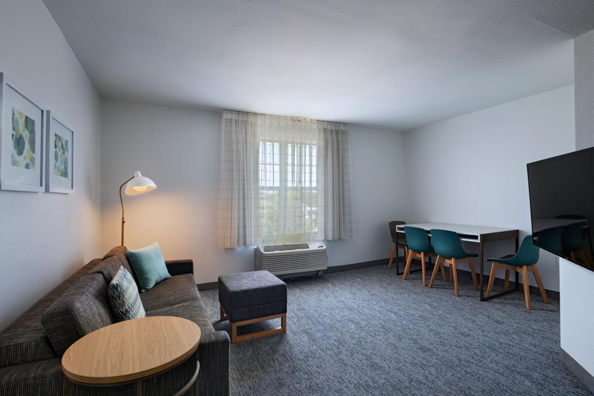 Towneplace Suites By Marriott Колидж Стейшън Екстериор снимка