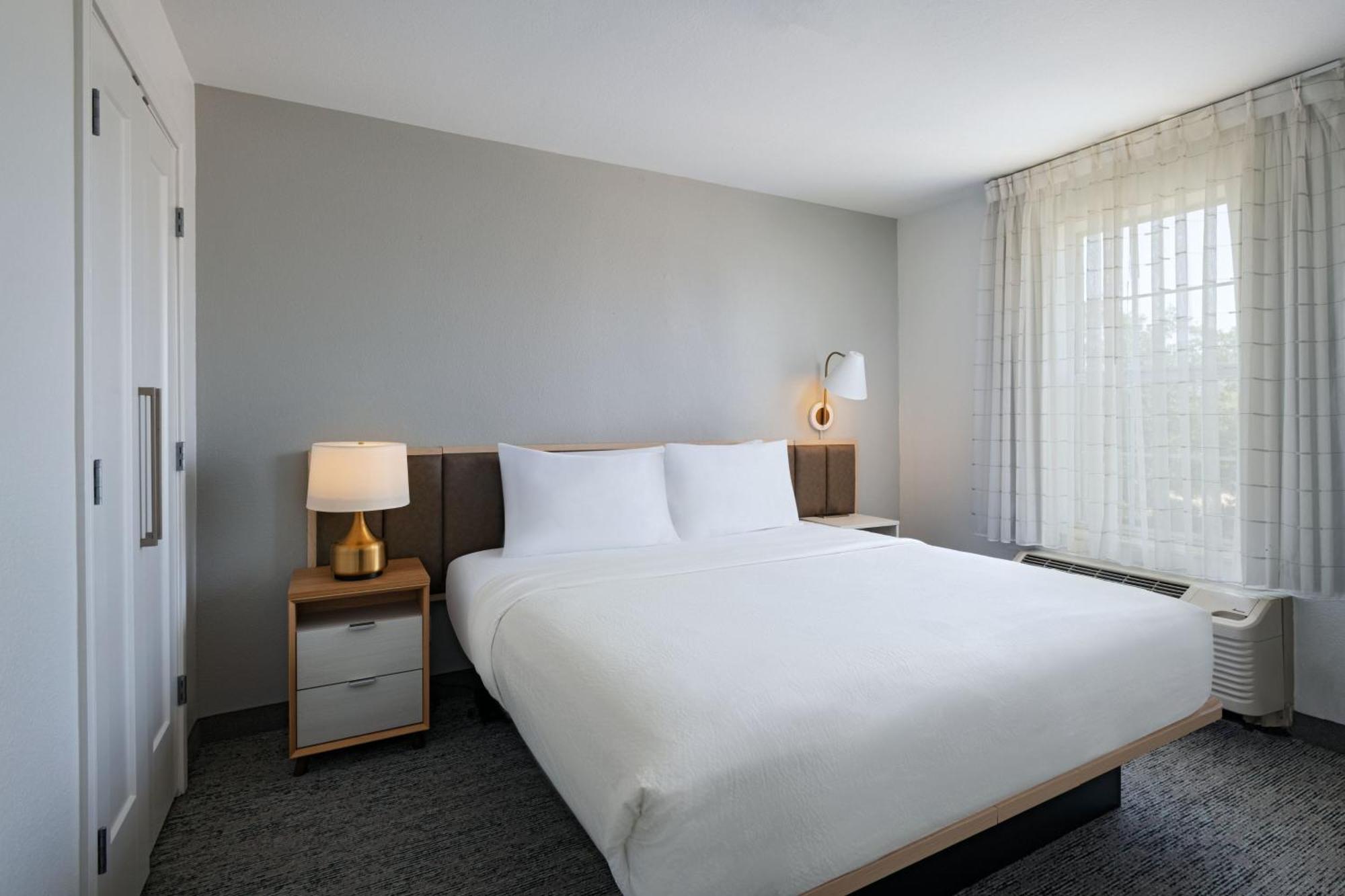 Towneplace Suites By Marriott Колидж Стейшън Екстериор снимка