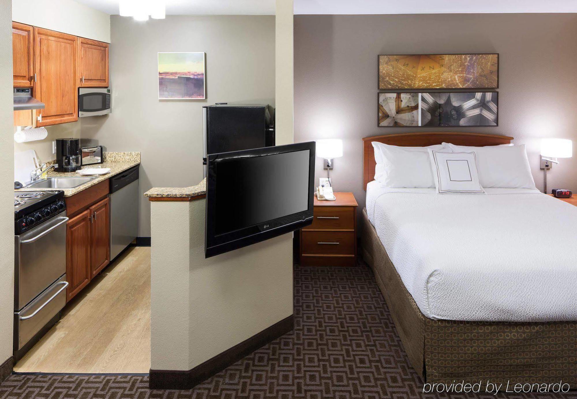 Towneplace Suites By Marriott Колидж Стейшън Екстериор снимка