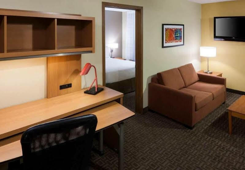 Towneplace Suites By Marriott Колидж Стейшън Екстериор снимка