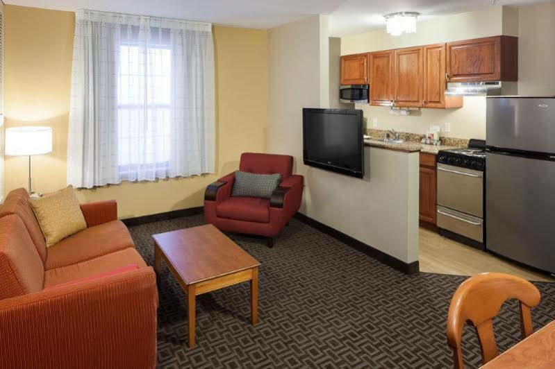 Towneplace Suites By Marriott Колидж Стейшън Екстериор снимка